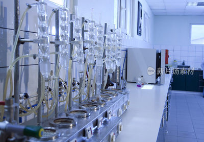 生物技術開發(fā)中的科學實驗室 移液管與試管的藝術