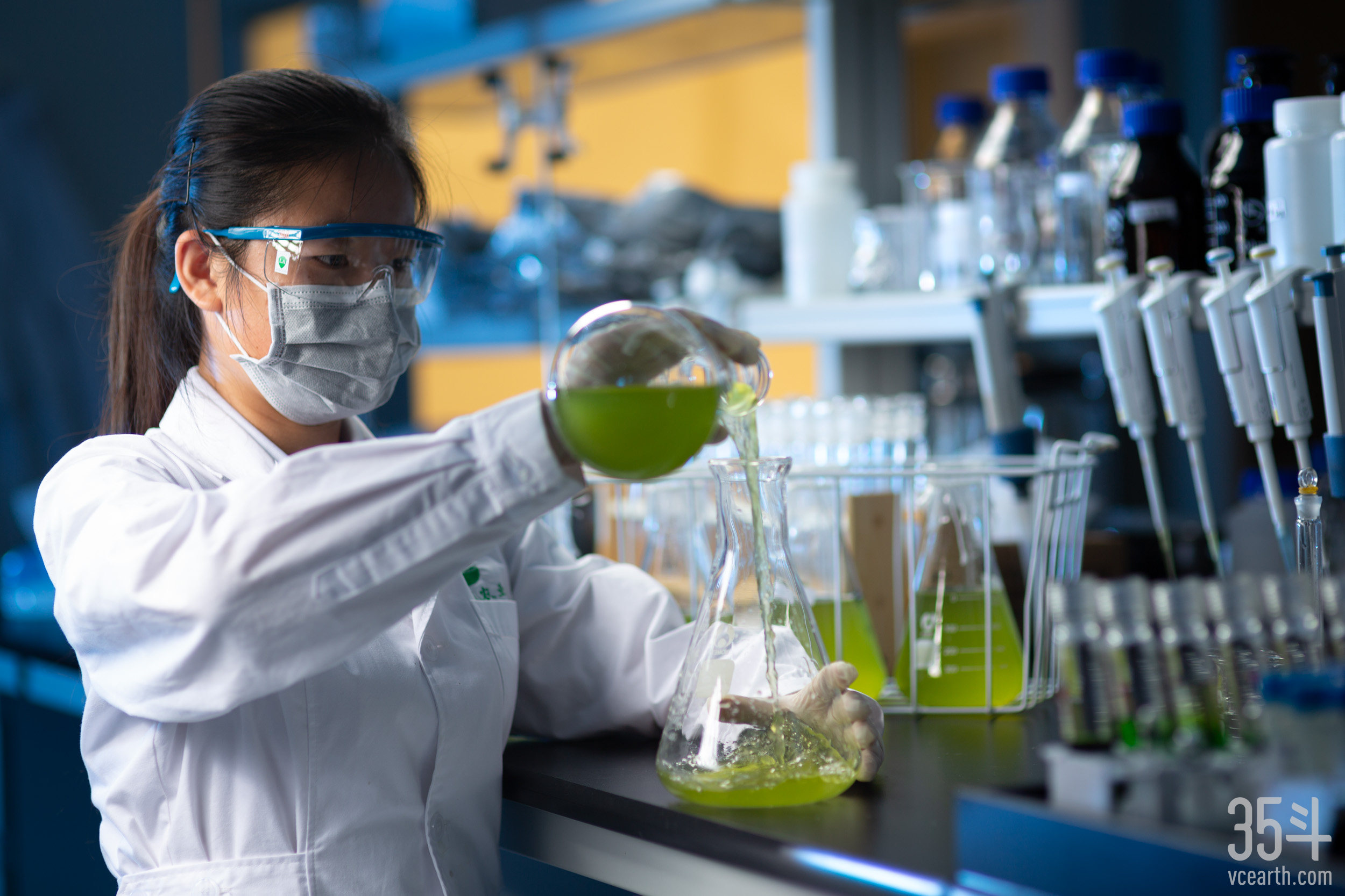 專訪小藻科技 八年深耕微藻育種，以生物技術撬動EPA健康產業，吸金超兩億元